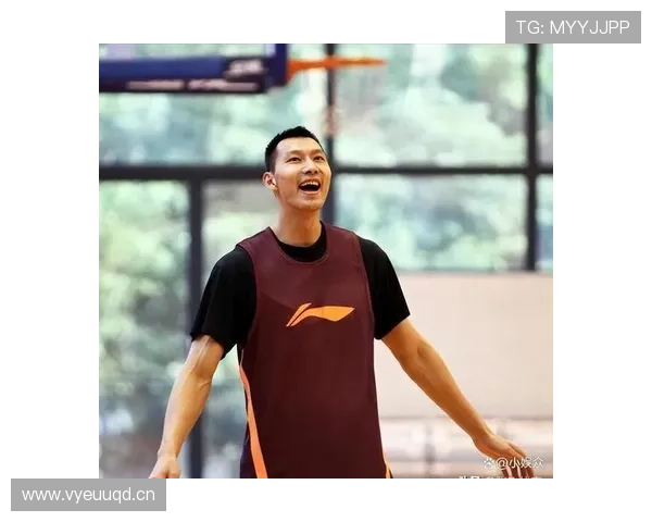 易建联家里冰箱贴都是NBA球队logo，连牛奶盒都得按训练日程排班